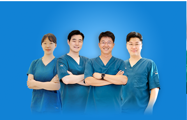 Gangbuk Baeksang Dental Clinic toʻrt shifokorining guruh surati